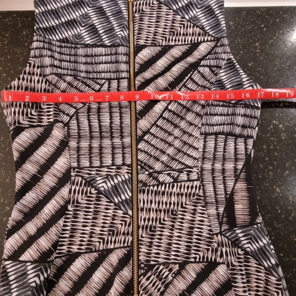 Dress - Picture 9 of 9